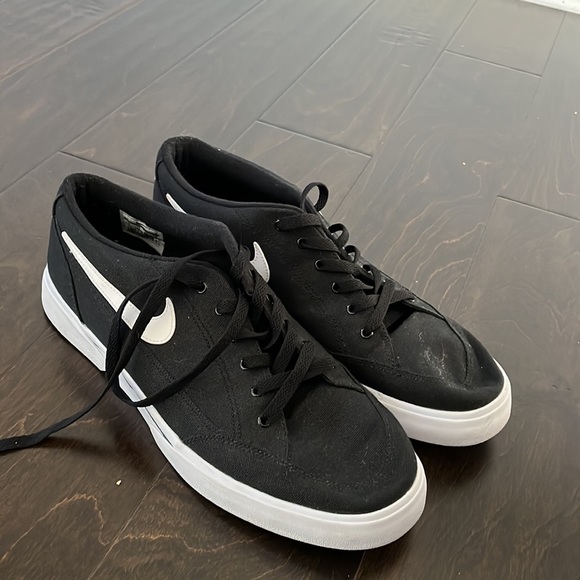 Men’s Nike Shoes - Picture 2 of 2